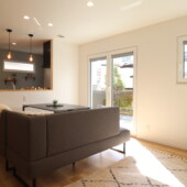 掃き出し窓から光が差し込む｜盛岡市で高断熱高気密住宅を建てるなら大共ホームの画像