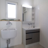 スロップシンク付きの洗面室｜盛岡市で高断熱高気密住宅を建てるなら大共ホームの画像