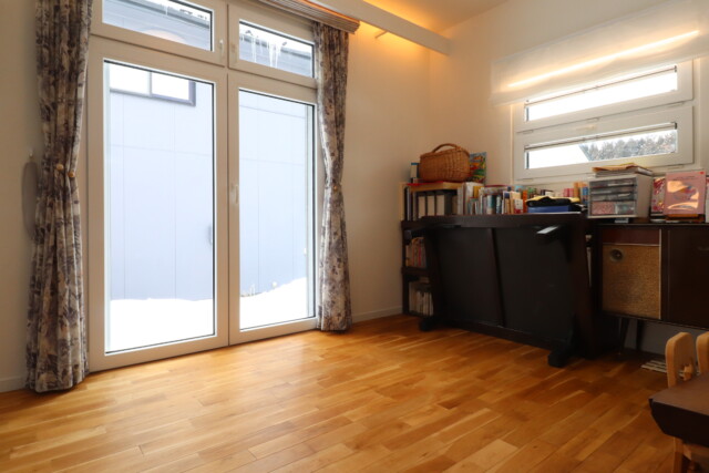 大きな掃き出し窓のあるリビング｜盛岡市で平屋の注文住宅を建てるなら大共ホームの画像