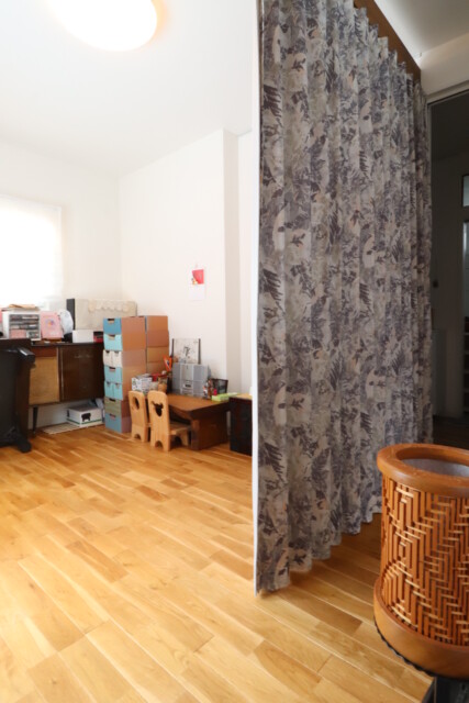 空間の間仕切りカーテン お気に入りの柄｜盛岡市で平屋の注文住宅を建てるなら大共ホームの画像