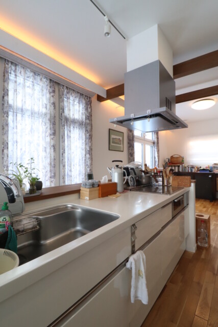 空間の中央に配置したキッチン｜盛岡市で平屋の注文住宅を建てるなら大共ホームの画像