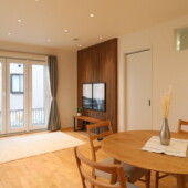 造作のTVボードが魅力のLDK｜盛岡市で高断熱高気密新築一戸建てを考えるなら大共ホームの画像