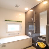 お風呂の窓から、西日を愉しむ｜盛岡市で高断熱高気密新築一戸建てを考えるなら大共ホームの画像