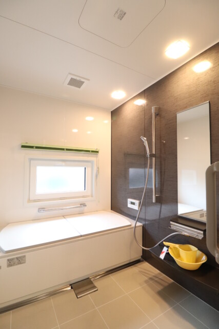 お風呂の窓から、西日を愉しむ｜盛岡市で高断熱高気密新築一戸建てを考えるなら大共ホームの画像