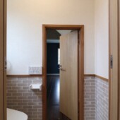 トイレを2方向から出入りすることが出来る｜盛岡市で高断熱高気密新築一戸建てを考えるなら大共ホームの画像