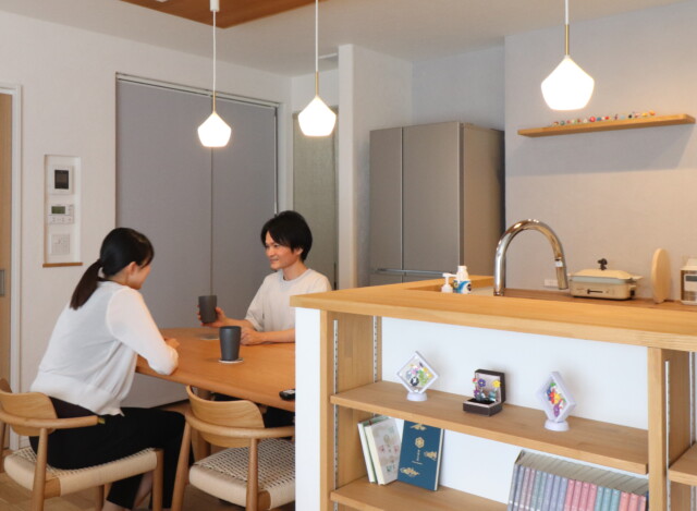 ダイニングで楽しい夫婦時間｜岩手県で高断熱高気密注文住宅を考えるなら大共ホームの画像