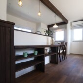 キッチン前面にある造作の棚｜盛岡市で高断熱高気密注文住宅を考えるなら大共ホームの画像