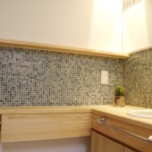 無暖房の家～Natural～　洗面台とタイル
