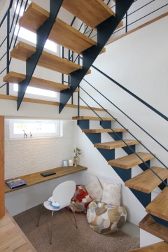 Little Green House ～PX-1シリーズ～　階段と階段下小部屋