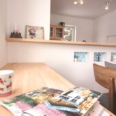 ２世帯で暮らす家in矢巾　デスクコーナーの画像