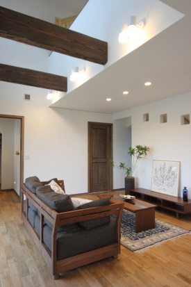 Simple Light Modern　リビング｜岩手県で北米型2×4工法を行う高断熱高気密注文住宅大共ホームの画像