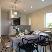 Simple Light Modern　ダイニング｜岩手県で無垢床や漆喰などの自然素材にこだわりたい方は大共ホームの画像