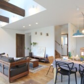 Simple Light Modern　リビングとダイニングの画像